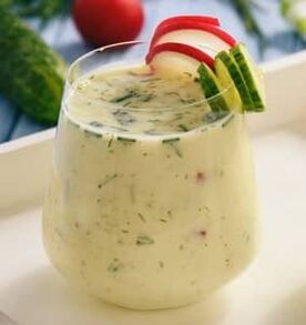 Kefyras su žolelėmis